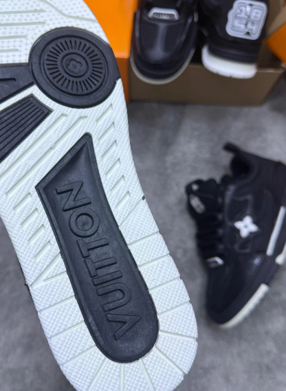 Louis Vuitton Skate (negras)