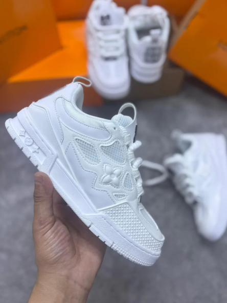 Louis Vuitton Zapatillas, Chaquetas y Bolsos