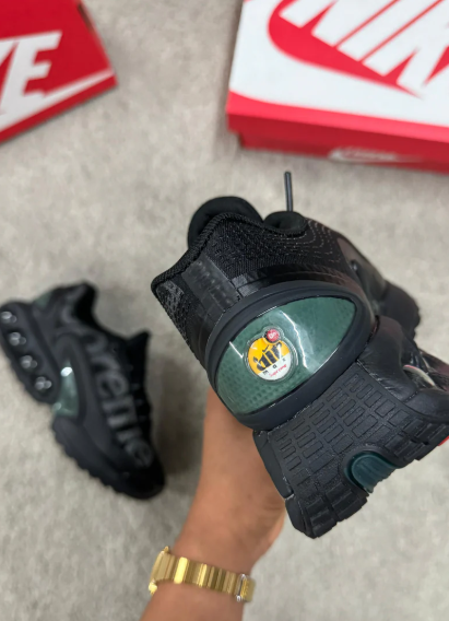 Nike Air Max DN x Supreme