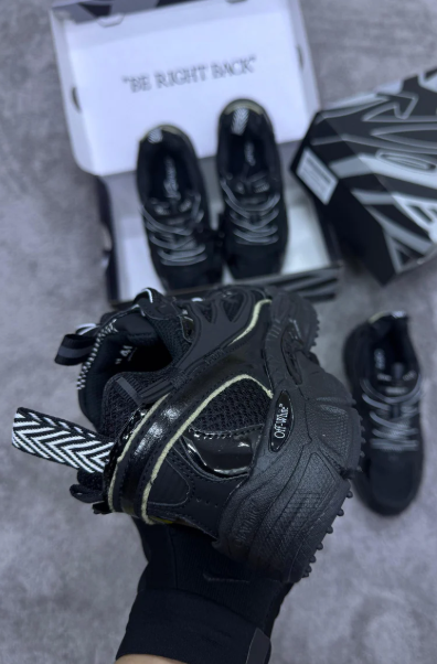 OFF-WHITE be right (negras)