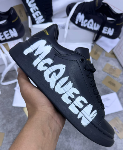 Alexender Mcqueen (negras con letras)