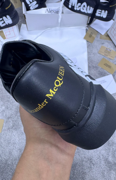 Alexender Mcqueen (negras con letras)