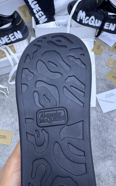 Alexender Mcqueen (negras con letras)