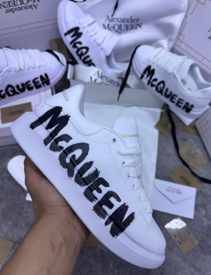 Alexander Mcqueen (blancas con letras)