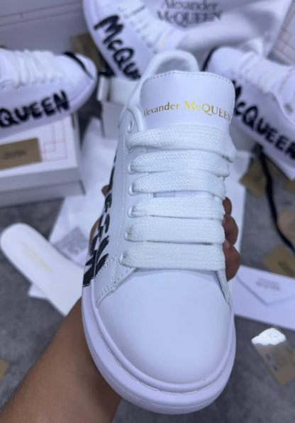 Alexander Mcqueen (blancas con letras)